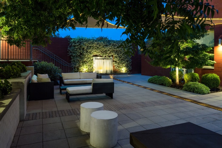 outdoor seating with backyard lights