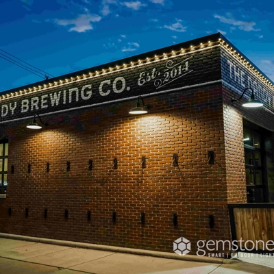 Permanent commercial roofline lighting Photo