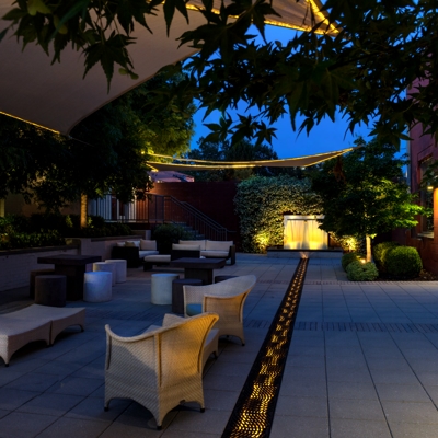 Back patio with lighting Photo