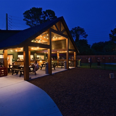 <p>Outdoor Seating Area - Commercial Lighting</p> Photo
