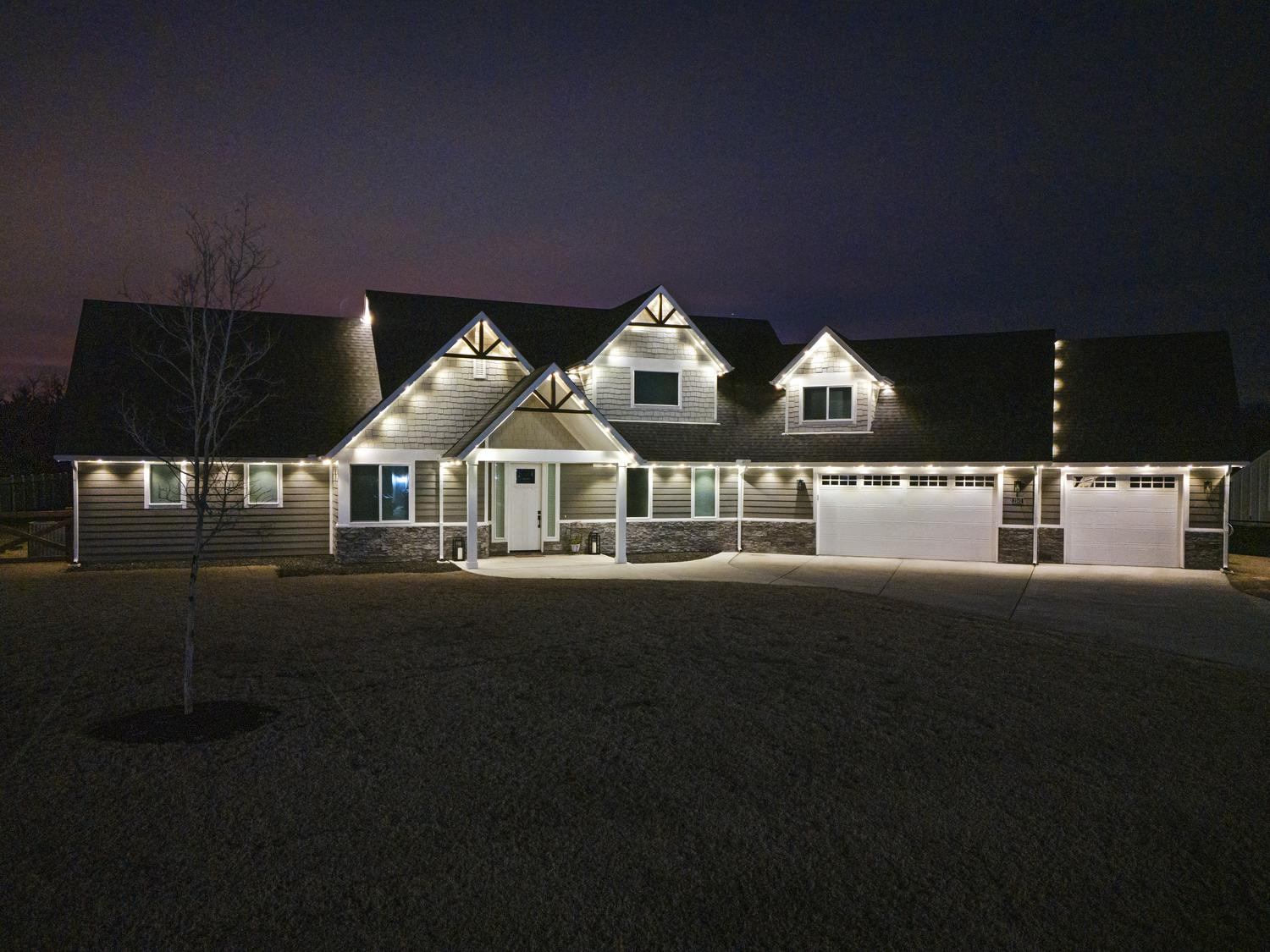Hudson, Ohio, permanent roofline lighting