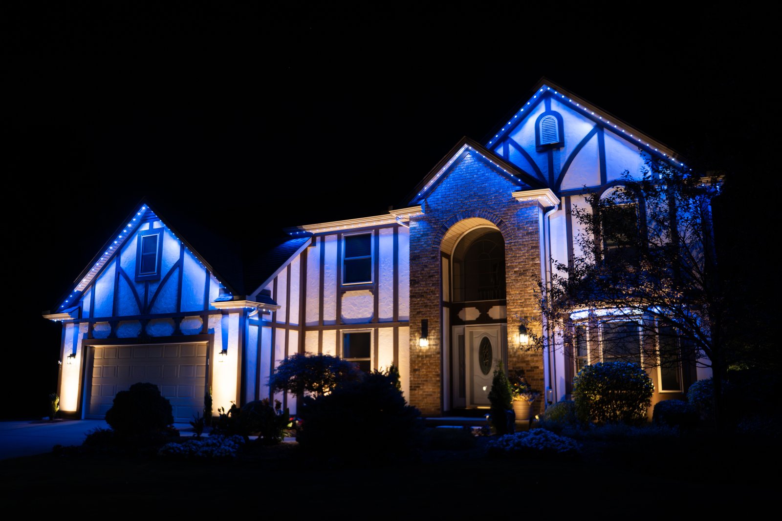 Avon, OH, permanent roofline lighting