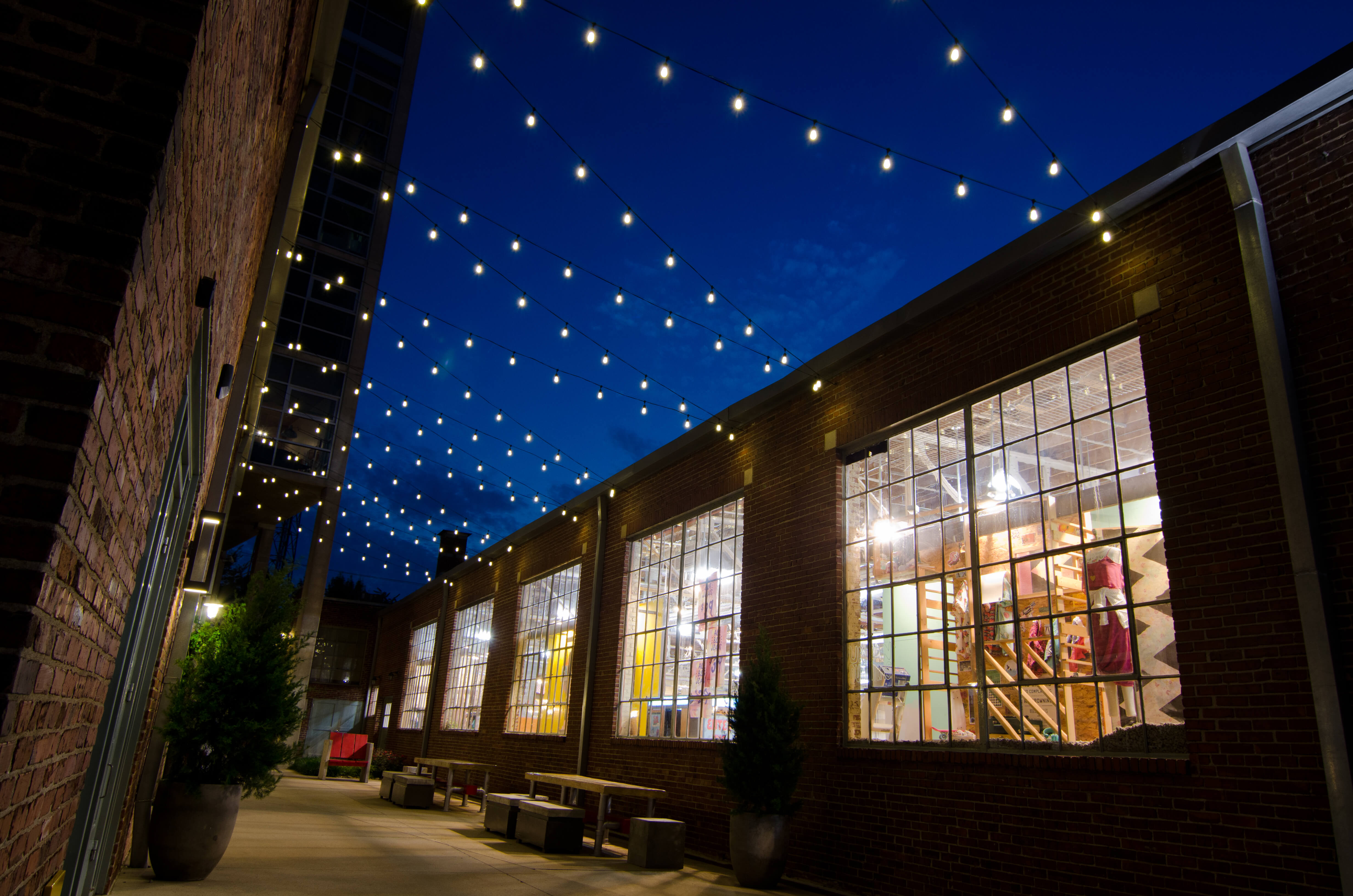 Commercial string lighting