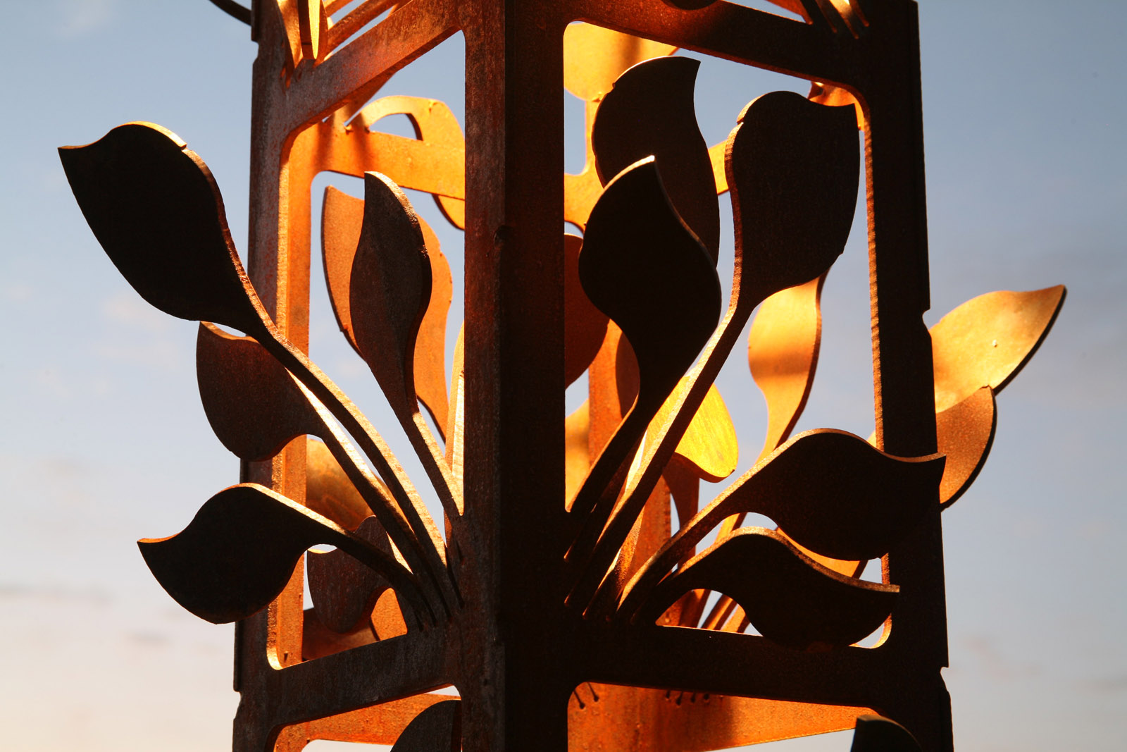 Decorative leaf lighting patterns