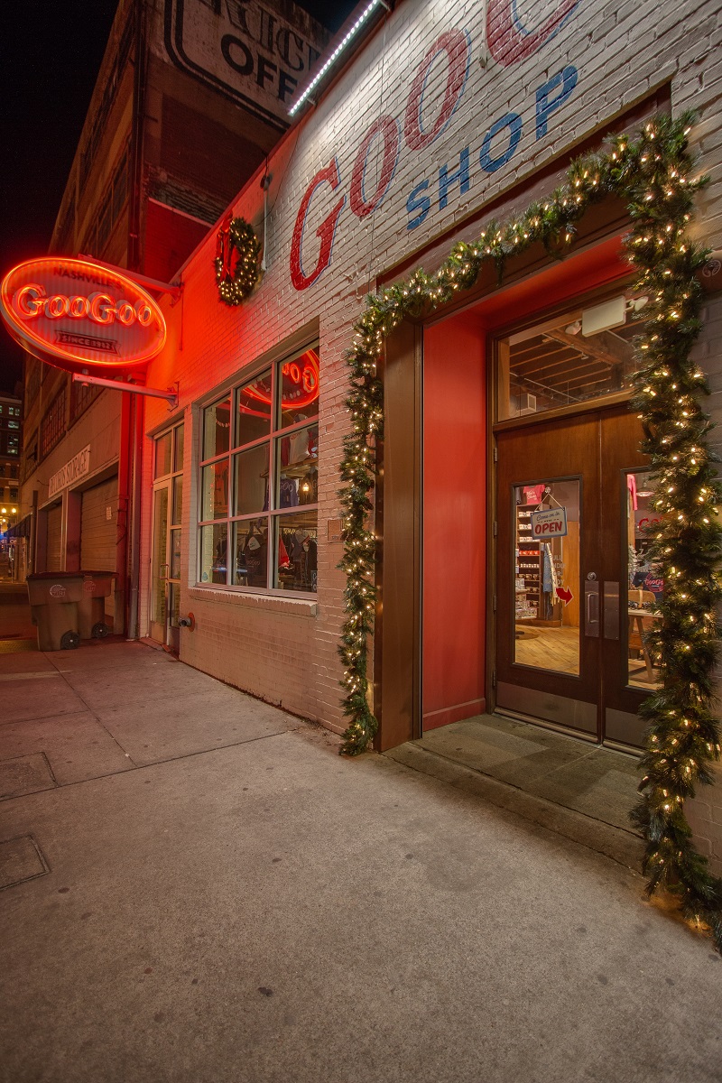 Commercial holiday lighting