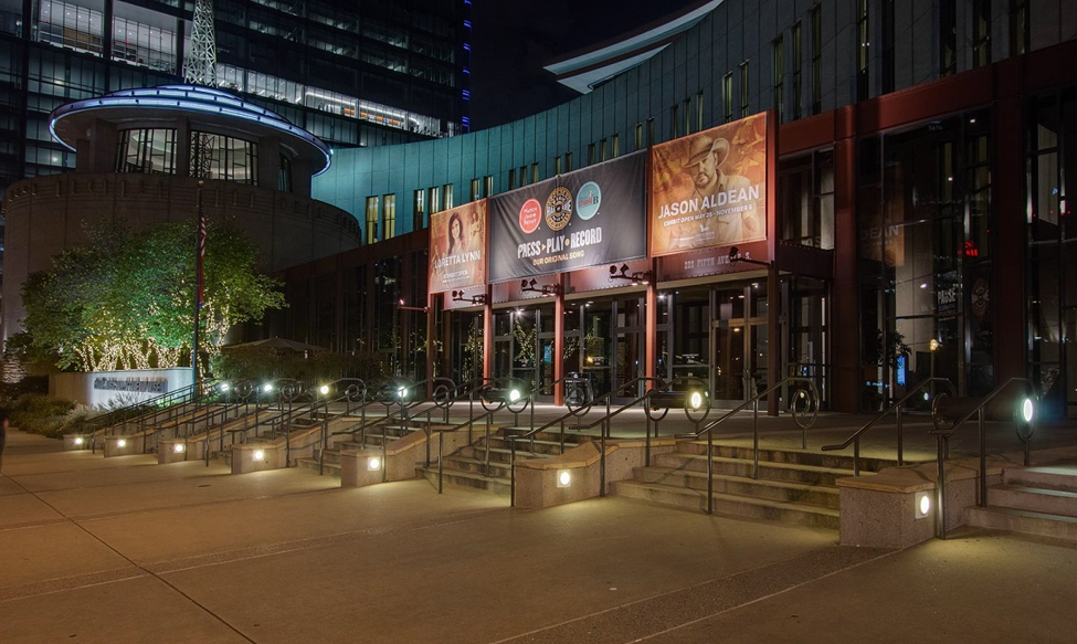 tree lighting for commercial buildings