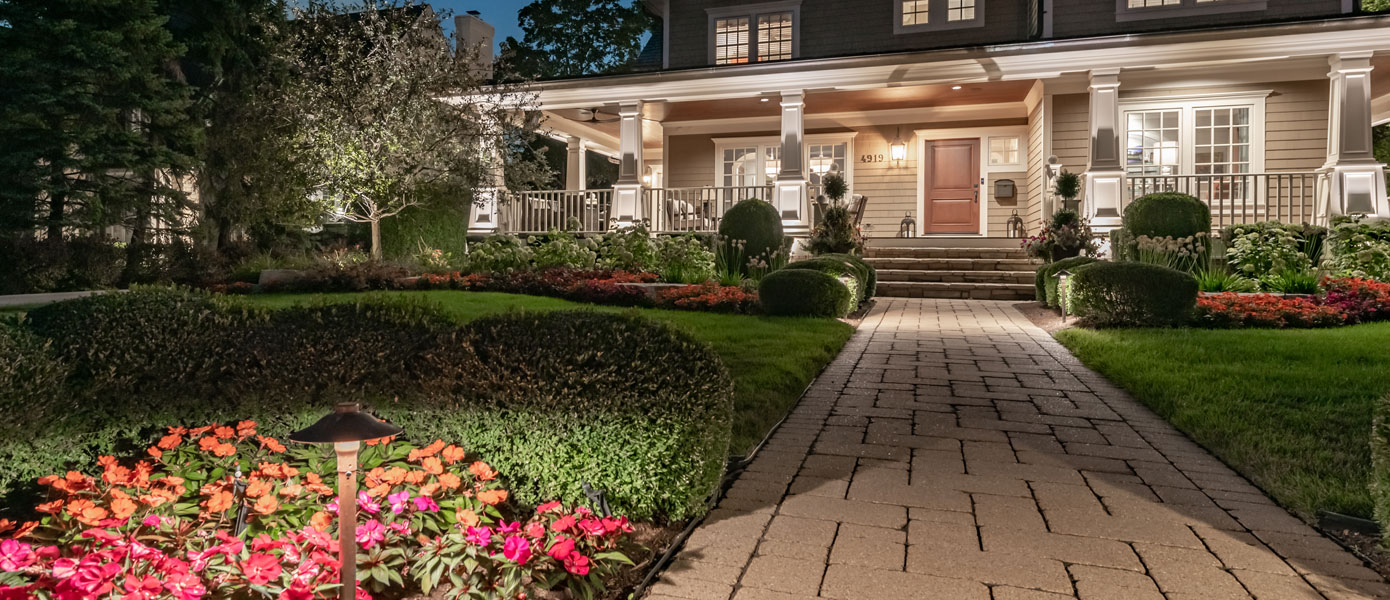 A brick walkway leading to a houseDescription automatically generated with low confidence