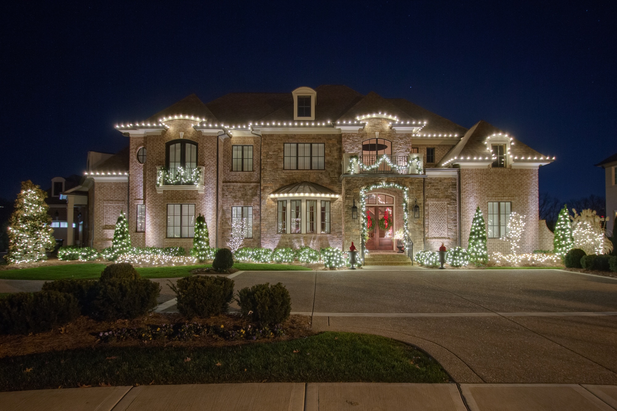 holiday roofline lighting chicago il