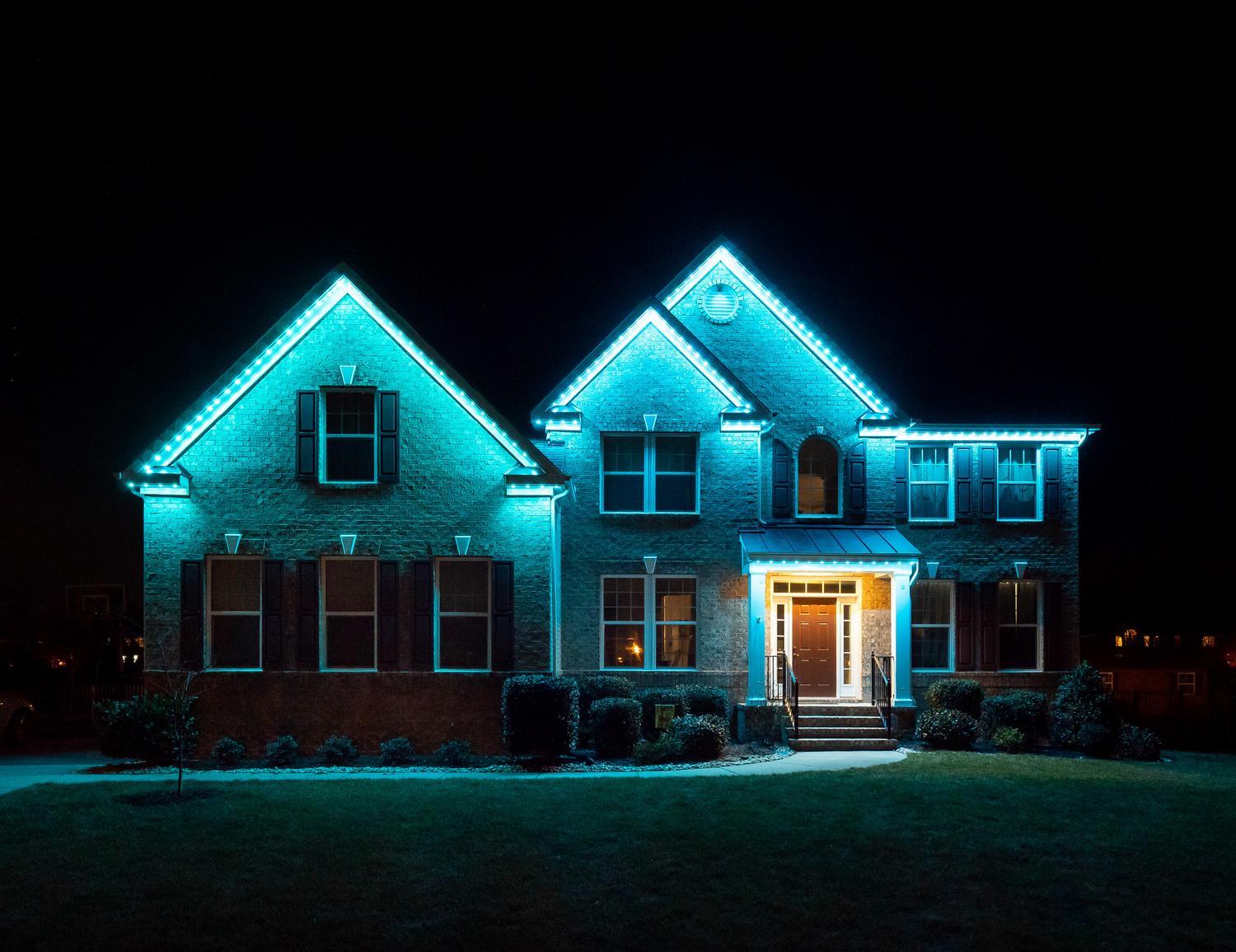 professional permanent roofline holiday lighting in hinsdale illinois