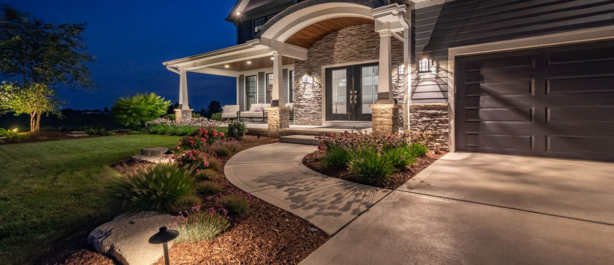 outdoor pathway lighting at Chicago home