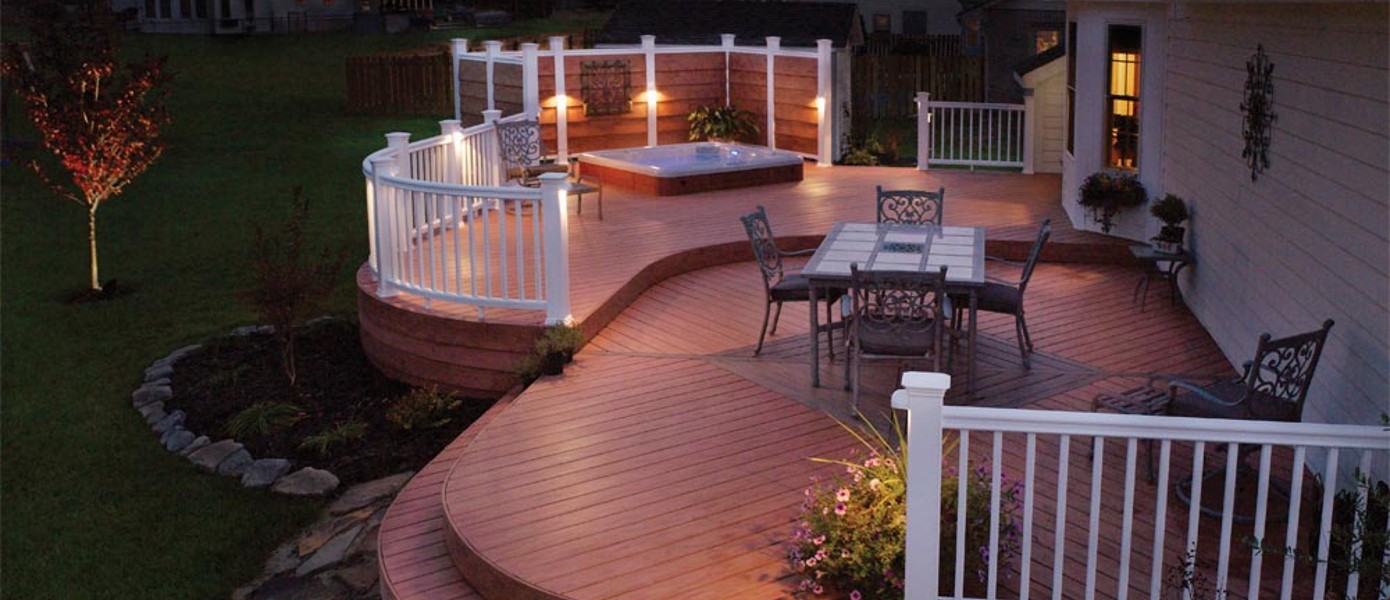 A deck with a hot tub and a table

Description automatically generated