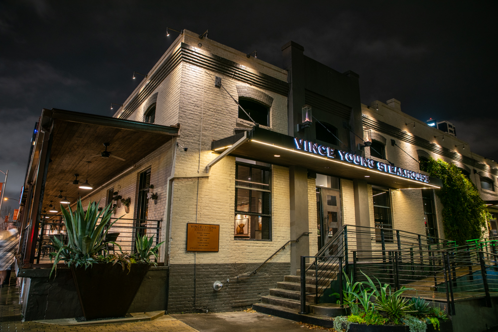 restaurant outdoor lighting