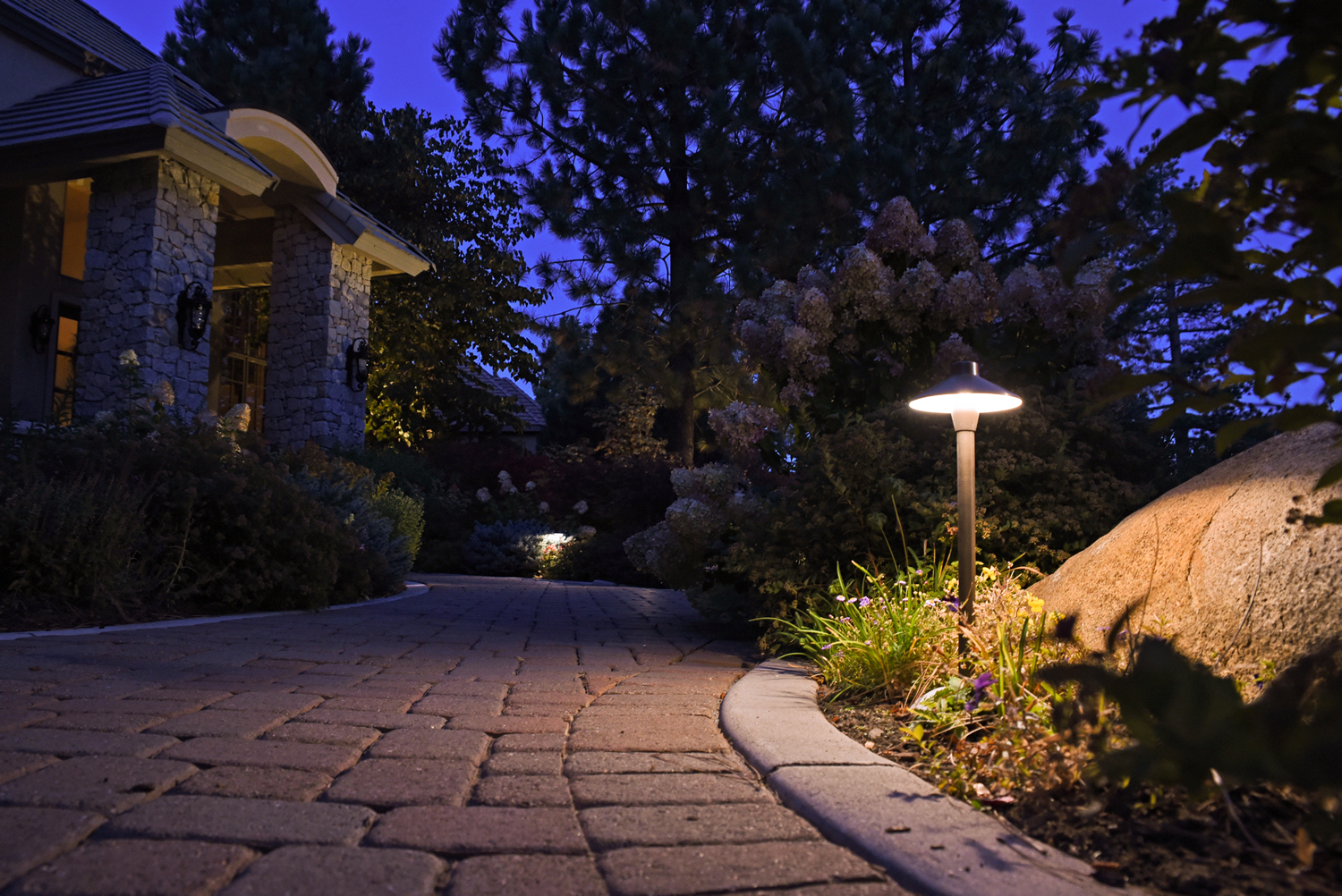 pathway outdoor lighting