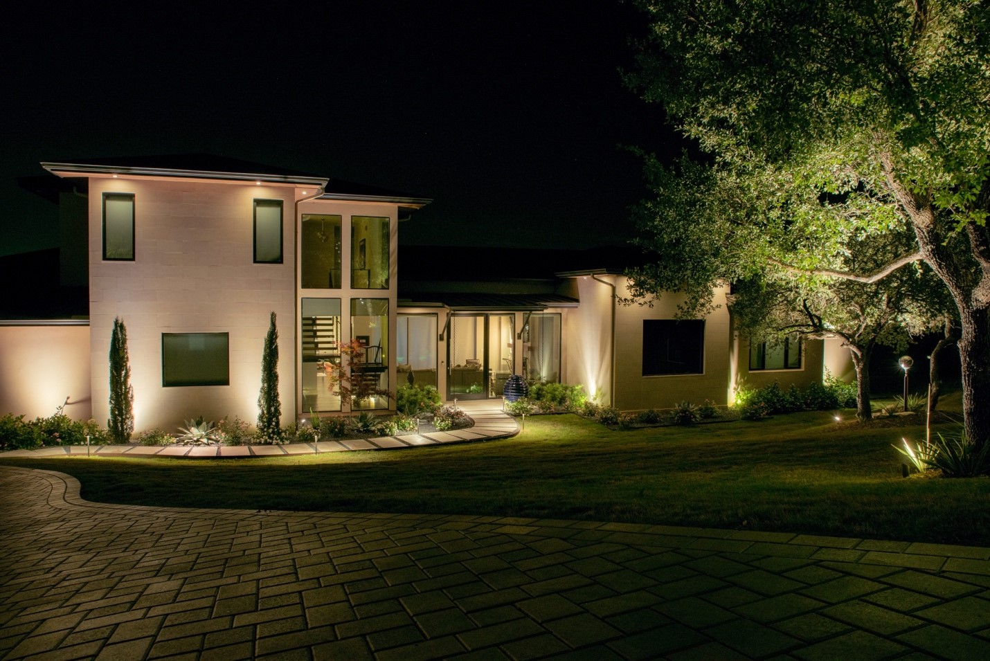 Exquisite Low-Voltage Outdoor Lighting in New Albany, OH
