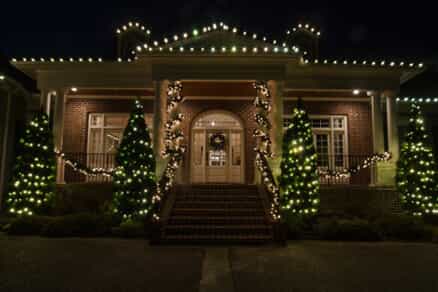 Residential holiday lighting