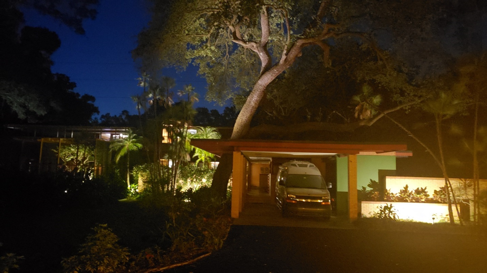 front yard landscape lighting