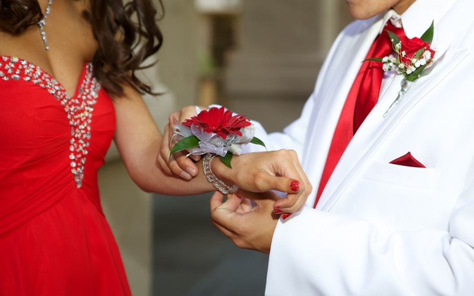 prom dates holding hands
