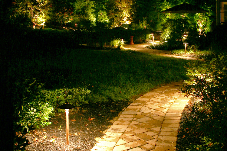 outdoor pathway lighting