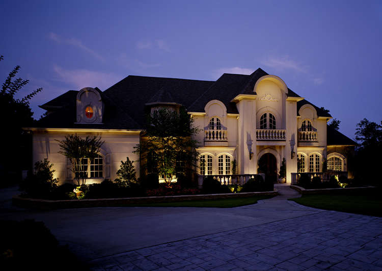 home facade lighting at night 