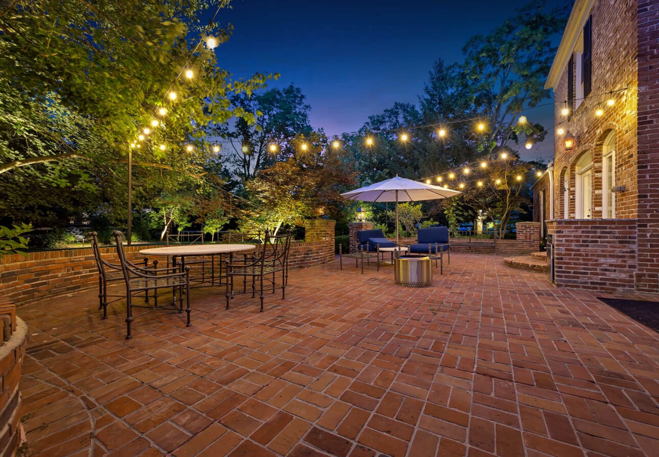 backyard lighting in Jacksonville