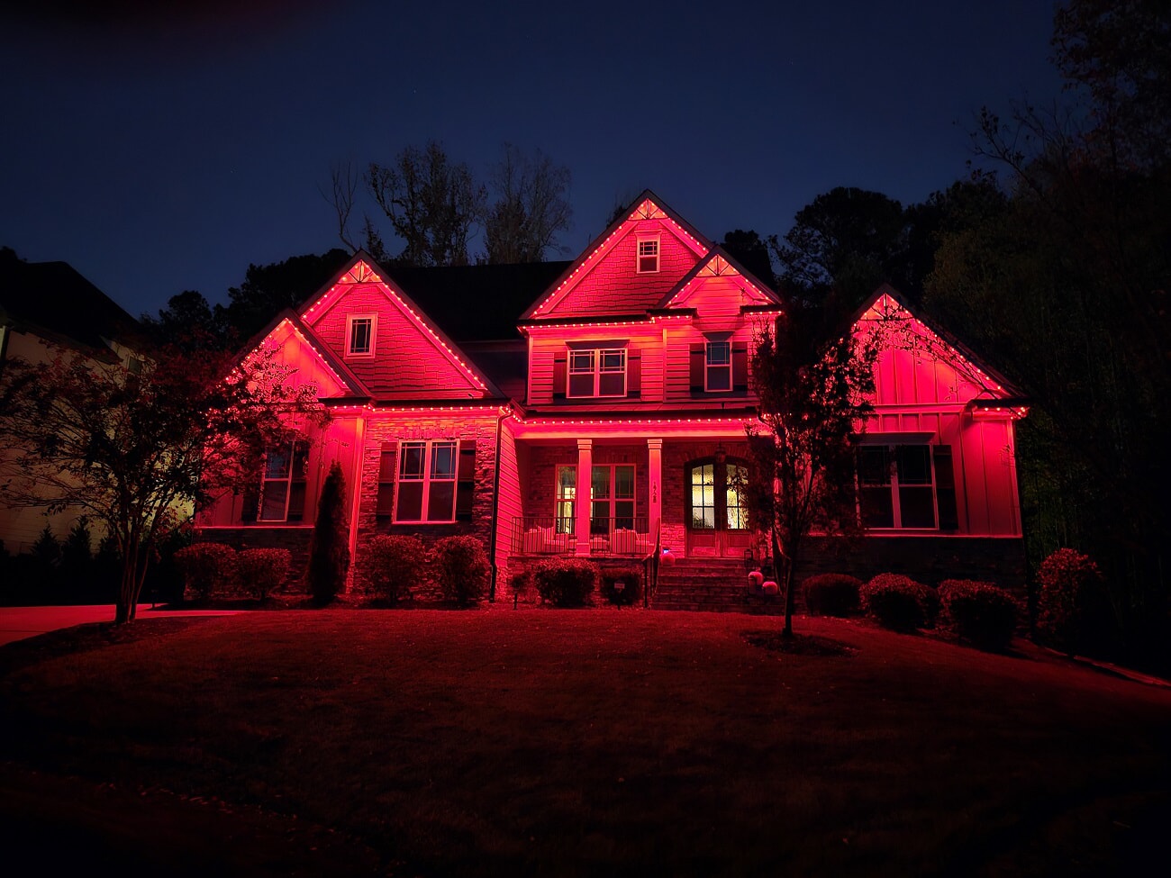 permanent roofline lighting in Richmond 