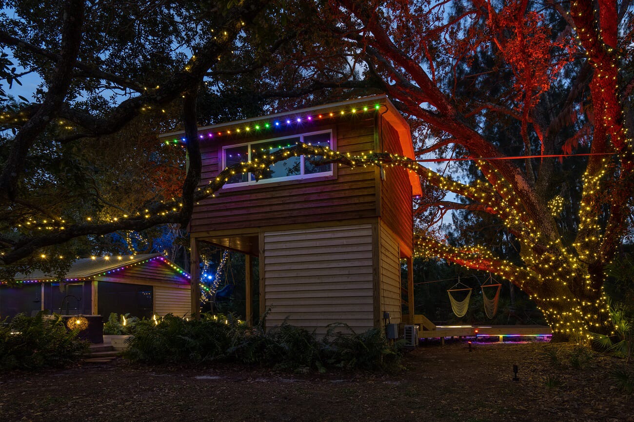 colored roofline lighting