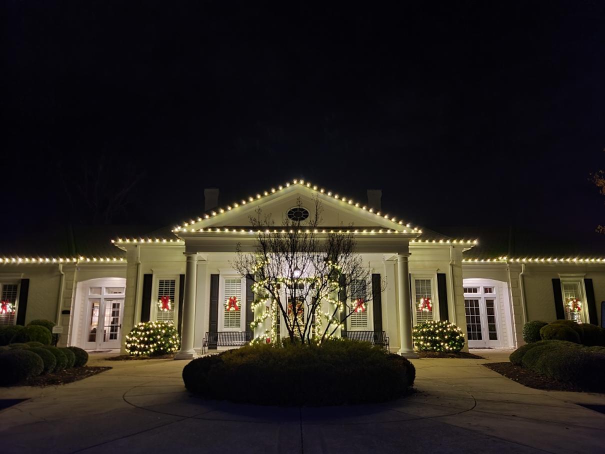 permanent roofline holiday lighting