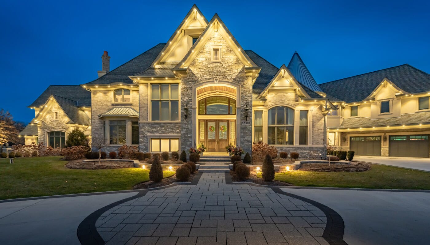 permanent roofline lighting on house 