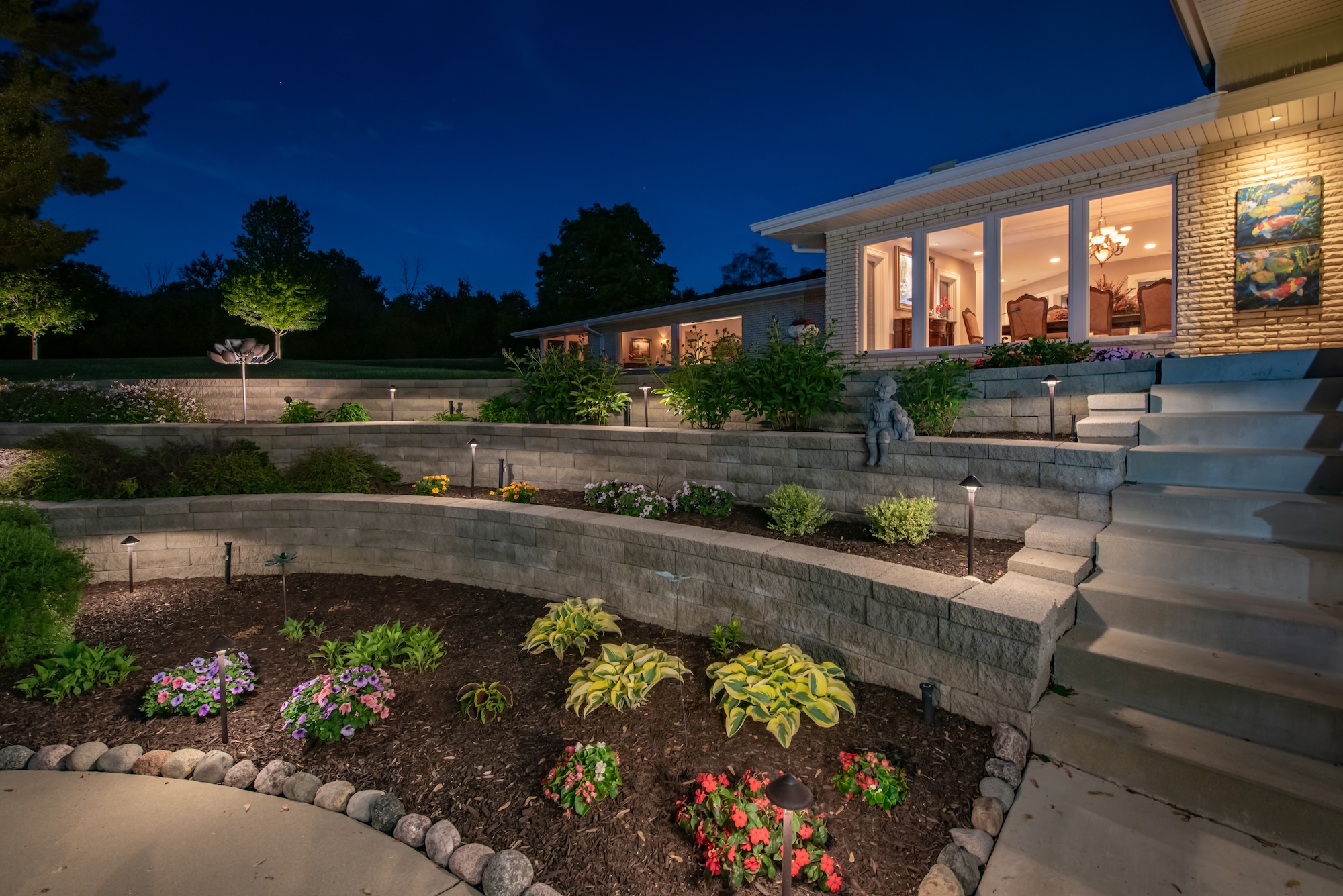 landscape lighting retaining wall
